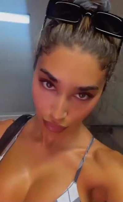 Post workout cleavage