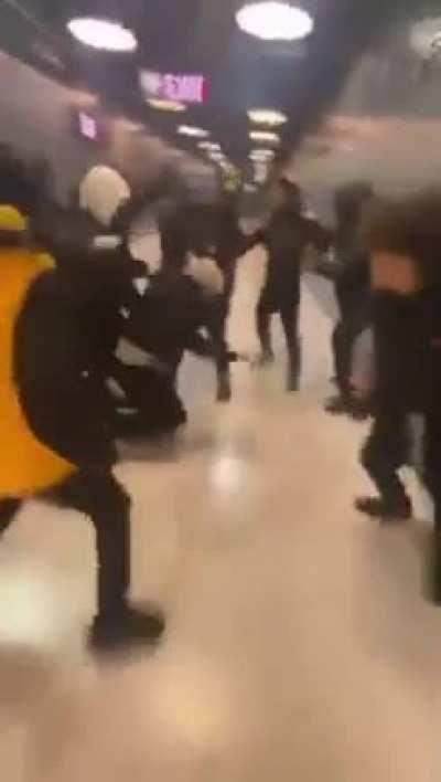 A guy walking in London gets attacked by a mob