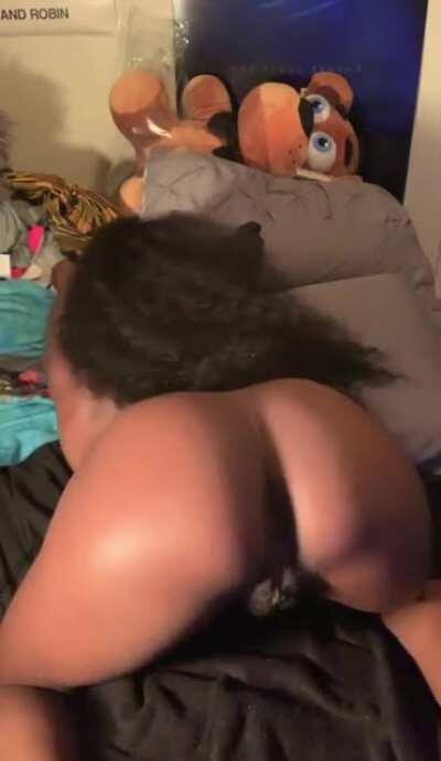 I’m Horny Asfuck 😩 I’m a 22F .. DM me I’m offering meetups 🥺