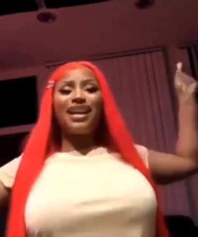 Nicki Boobs bouncing