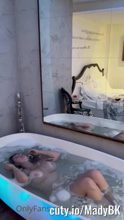 Mady Gio water motion