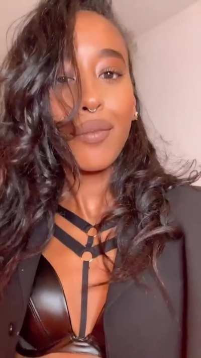 Can I seduce you with my eyes? ☺️😈