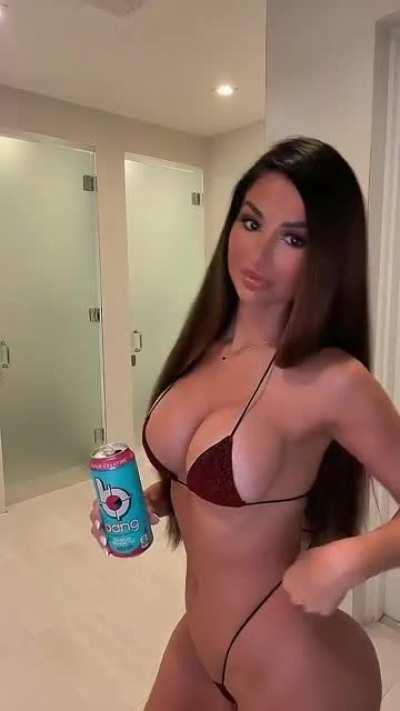 Eriana Blanco (@eriana_blanco) [Instagram]