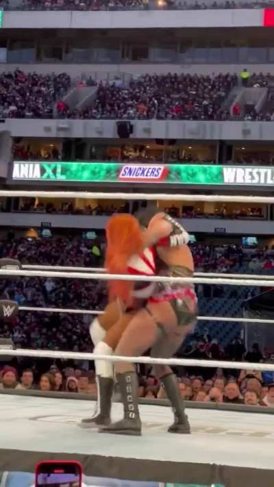 I’m so Thankful for these crowd angles of Becky Lynch being folded into the pretzel pin