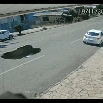 The way they fall in the hole