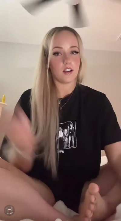 cute blonde @abbeyclue