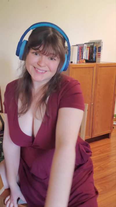 Just passing the time with this pillow of mine