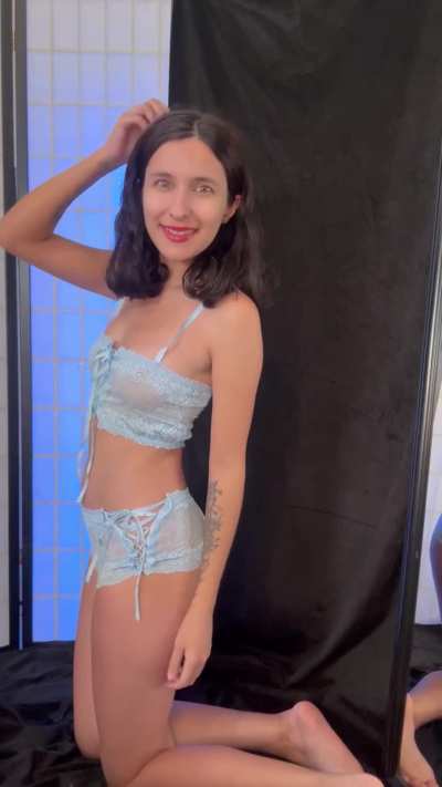 Wanted to show a bit of video before i got nakey!!!