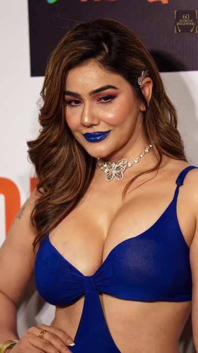 Kangana Sharma hot in blue