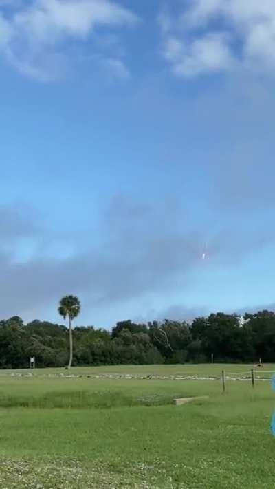 SpaceX Falcon Heavy dual-RTLS landing filmed from ~1.5 miles away