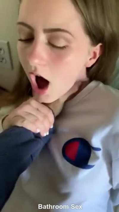 Morning Sex In The Washroom