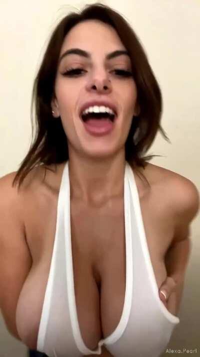 Get her free album in the comments