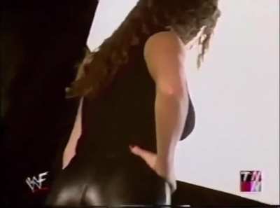 Stephanie McMahon photoshoot from WWF Magazine November 2001