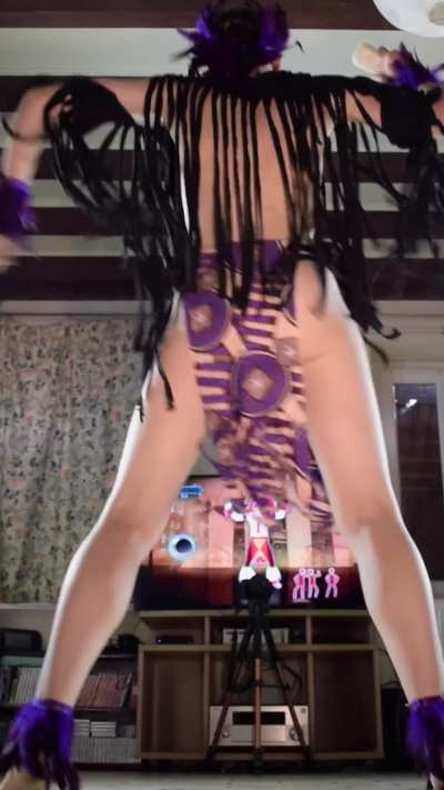 The sexy peeks on my thong my loinclothe skirt provides when I'm dancing