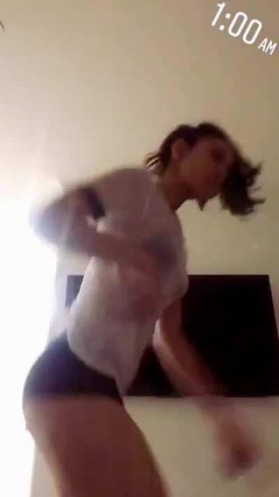 Another dance by Aimee. Wait till the end, trust me, its worth it ;) 🍑