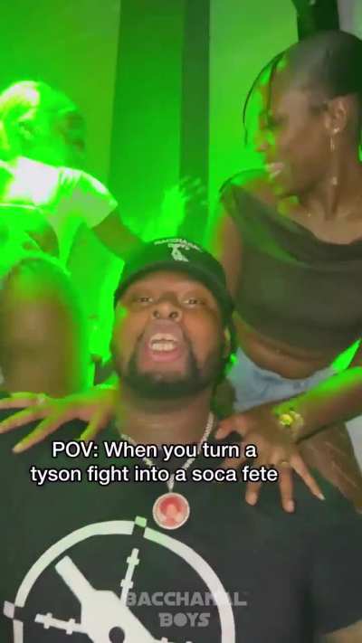 Must've been hard to focus on the fight tho 😂