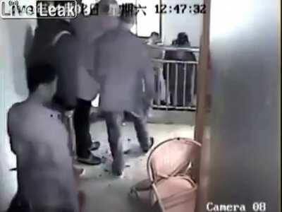 Two gangs in china fighting with machetes