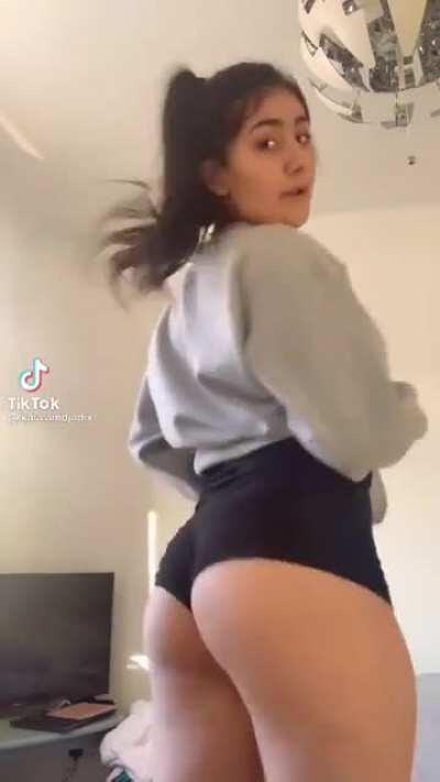 Such a spankable bank