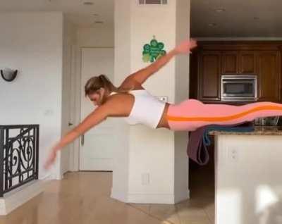 Russian competitive swimmer Yuliya Yefimova home workout