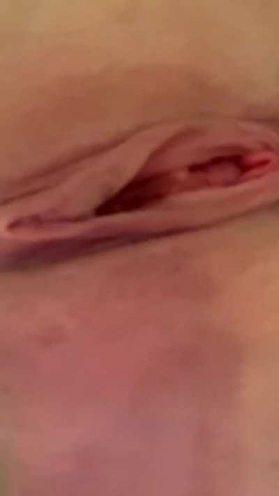 React if I can send you nudes 👻Britneyfox5