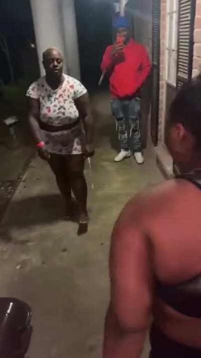 She was throwing HAYMAKERS 😂😂😂😂😂😂