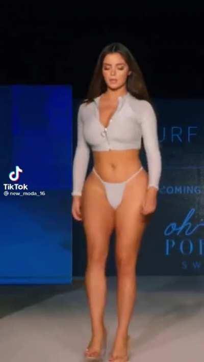 Hay padrino!!!!😱😱😱😍😍😍 No es gótica pero está nalgona