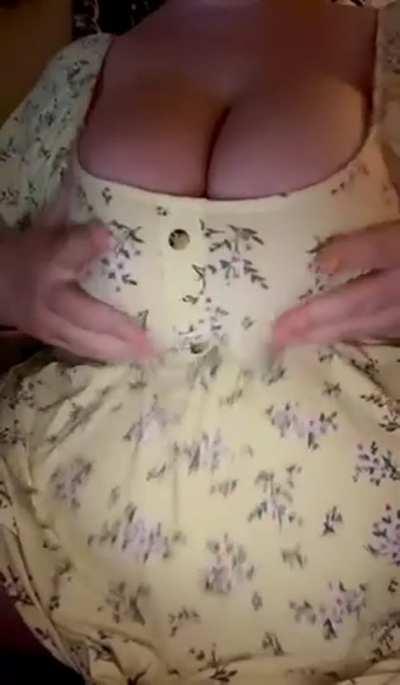 Extreme heat means wearing easily accessible clothing 24/7🥵