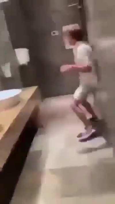 Am not drunk. I can even twirl.