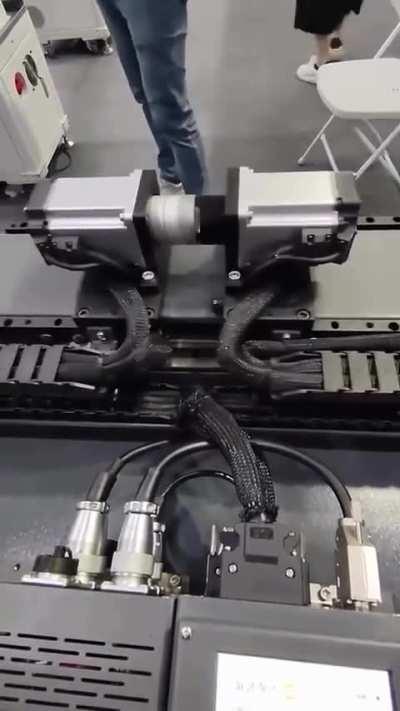 That is one awesome display of CNC synchronization