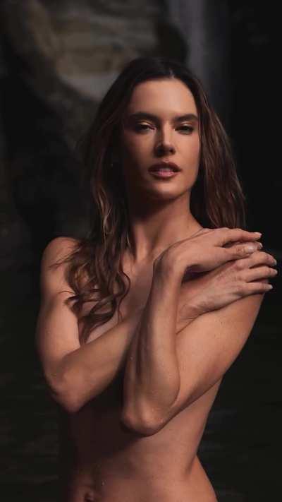 Alessandra Ambrósio - Vogue Portugal