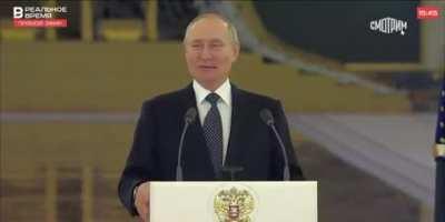 Putin waited for the applause that never came