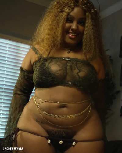 Ebony Goddess Teases her Hairy Pussy