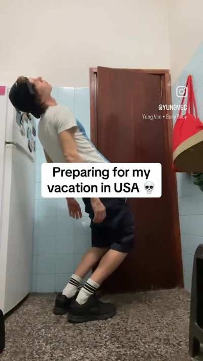 Latinos haciéndose pasar por gringos cuando venga la migra