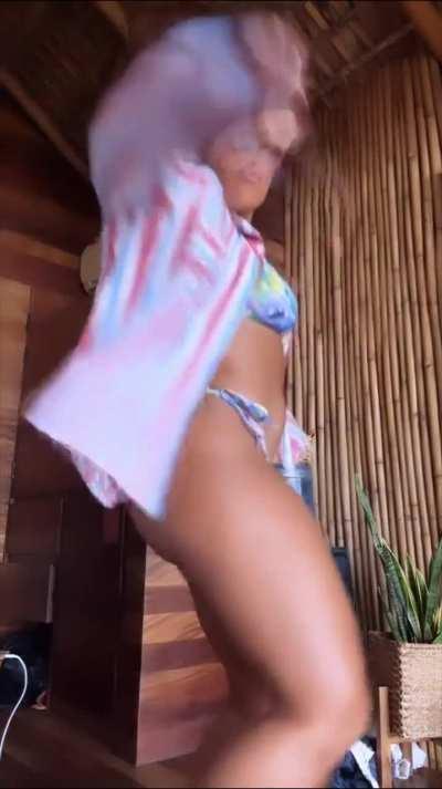 She’s so juicy 🤤