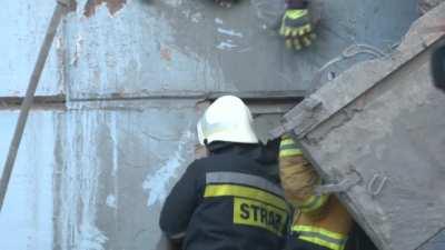 😽 In Zaporizhzhia, rescuers even get four-legged animals out of the rubble. Touching video of the rescue of a kitten 🥹