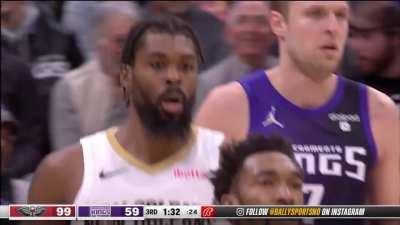 [Highlight] Kings fans bring the boos back out after Brandon Ingram continues to feed the neighborhood