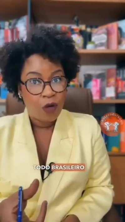 E digo mais, se pregar no transporte público eu faço engolir a porra da bíblia