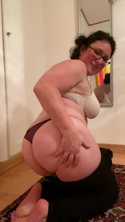 let me slap my big milf ass on your face