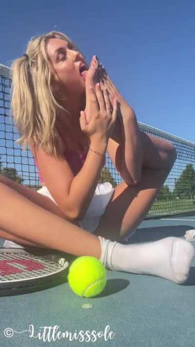 A sneaky little taste on the courts 🎾