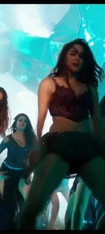 Sharvari Wagh | Taras | 8K Remastered | Vertical Edit