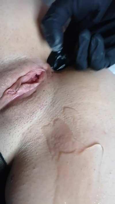 Watch in HD to see my pussy juice fighting gravity while my butt gets fingered 💦💦💦