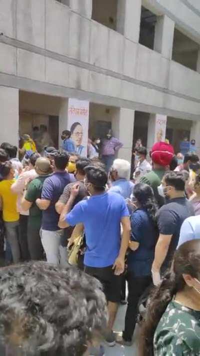 This was Janakpuri's government boys senior secondary school vaccination center on 3/5/21. I had my appointment scheduled but decided to run away, i was more likely to catch the virus than get vaccinated.