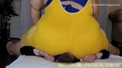 Ssbbw ebony sitting heavily on skinny girlfriend