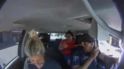 [Argentina] Convenient cops alerted by screams of the mother practices first aids on 3y.o. and arrives to the hospital on time to save her