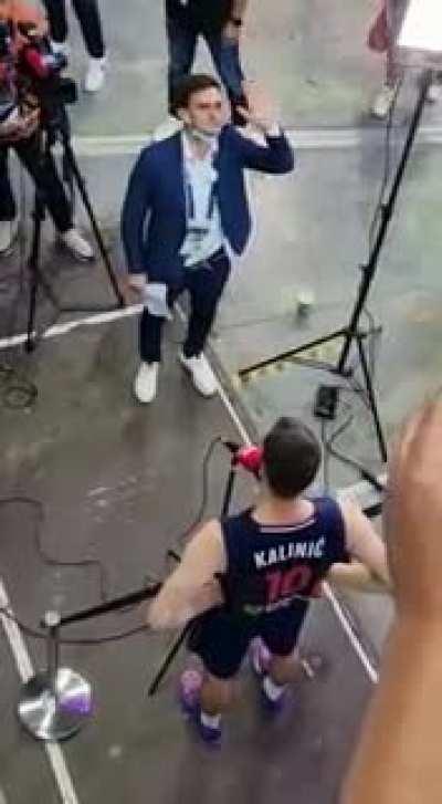 Chad navijaci vs virgin novinar.