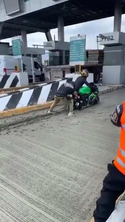 Road signs are for noobs.