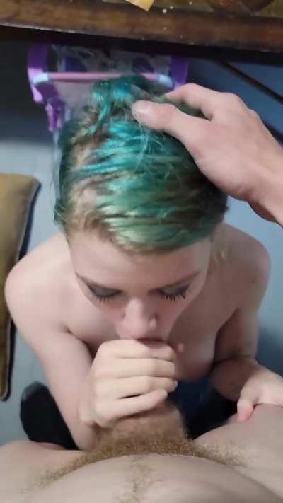 She deserves hot cum on such a pretty face!!