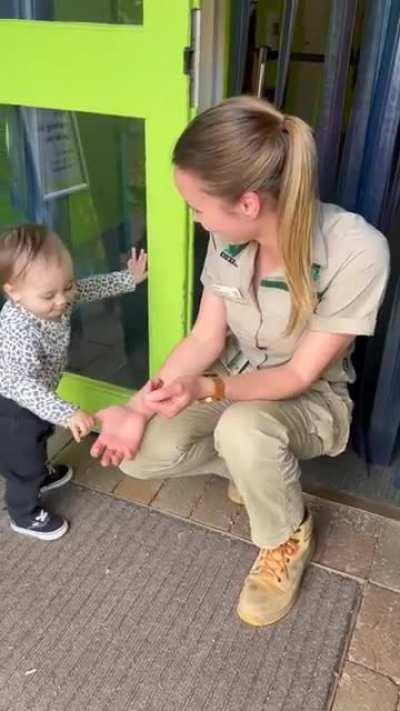 Clever little girl's plot to break back into Melbourne Zoo!