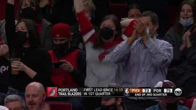 [Highlight] Dame drives and kicks it to Covington who beats the 3rd quarter buzzer with the triple