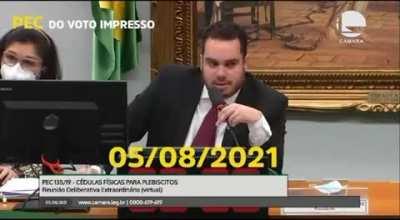 Apesar de defender o voto impresso no passado, Bumbum livre agora é oposição